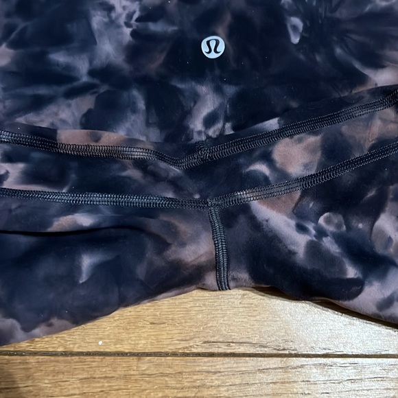 Lulu Lemon Tie Dye bundle Leggings and Shorts , Size- 10! EUC - Picture 8 of 10
